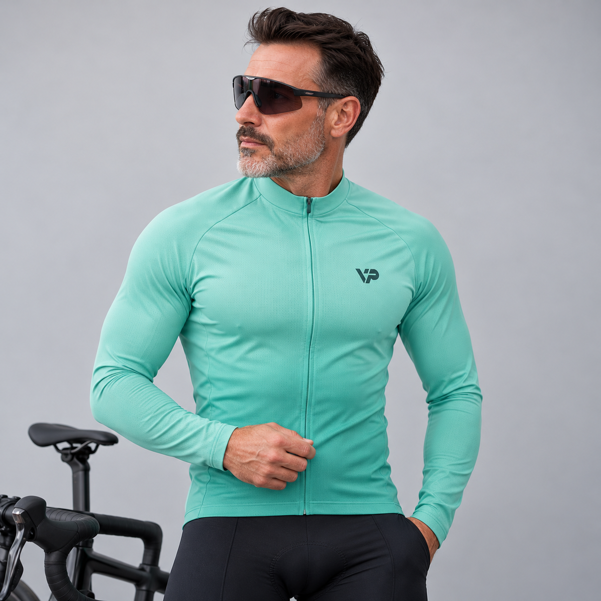 Schwarzes Langarm -Radsporttrikot