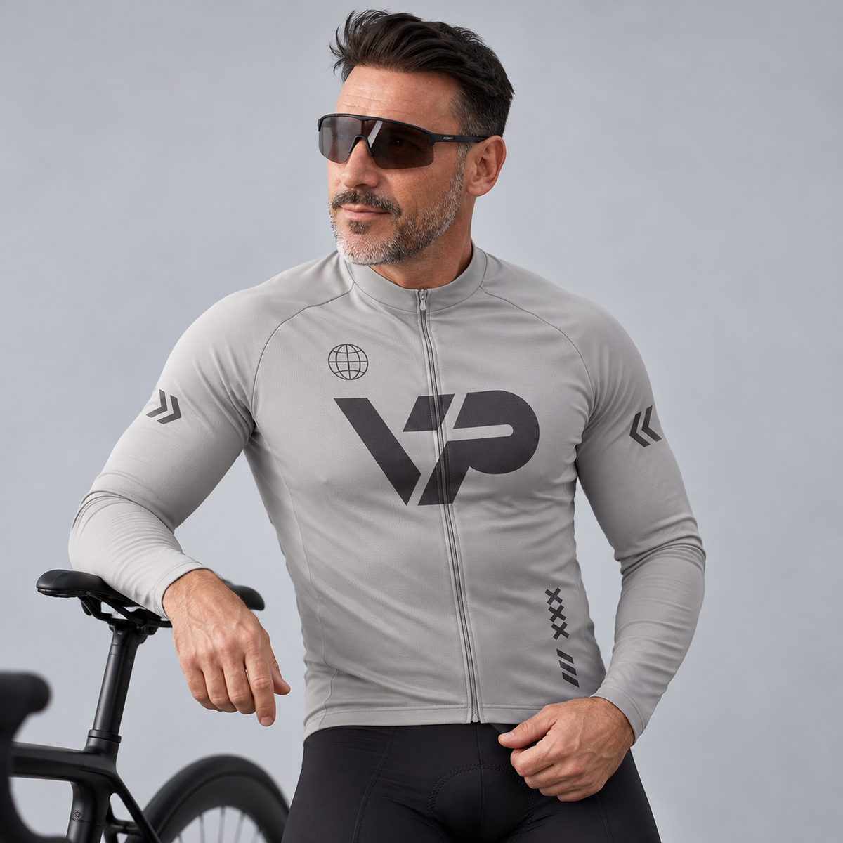 Schwarzes Langarm -Radsporttrikot